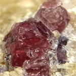 スピネル(Spinel)/カルサイト(Calcite)