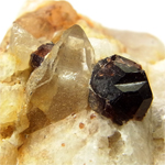 ガーネット(Garnet)/クォーツ(Quartz)/フェルドスパー(Feldspar)
