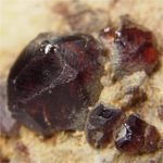 ガーネット(Garnet)/フェルドスパー(Feldspar)