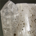 ダンビュライト(Danburite)/パイライト(Pyrite)