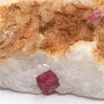 スピネル(Spinel)/カルサイト(Calcite)