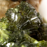 エピドート(Epidote)/クォーツ(Quartz)