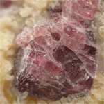 スピネル(Spinel)/カルサイト(Calcite)/コンドロダイト(Chondrodite)