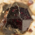 ガーネット(Garnet)/フェルドスパー(Feldspar)/マイカ(Mica)/ショール(Tourmaline)