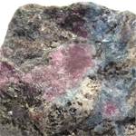 ルビー(Ruby)/カイヤナイト(Kyanite)