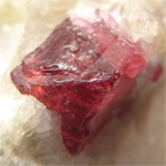 スピネル(Spinel)/カルサイト(Calcite)