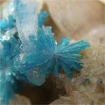 カヴァンサイト(Cavansite)/スティルバイト(Stilbite)