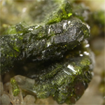 エピドート(Epidote)/クォーツ(Quartz)