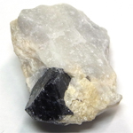 スピネル(Spinel)/カルサイト(Calcite)