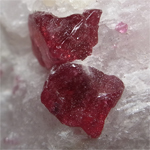 スピネル(Spinel)/カルサイト(Calcite)