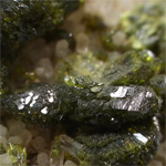 エピドート(Epidote)/クォーツ(Quartz)