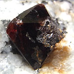 レッドジルコン(Zircon)