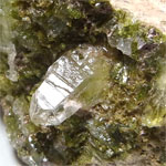 エピドート(Epidote)/クォーツ(Quartz)/コバルトカルサイト(Calcite)