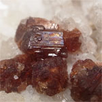 ガーネット(Garnet)/フェルドスパー(Feldspar)